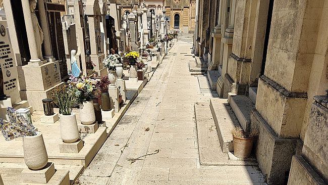 Alcamo: sono in corso i lavori di pulizia dei cimiteri comunali    
