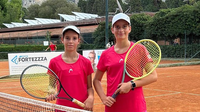 Tennis , un doppio trionfo per le gemelle Raineri