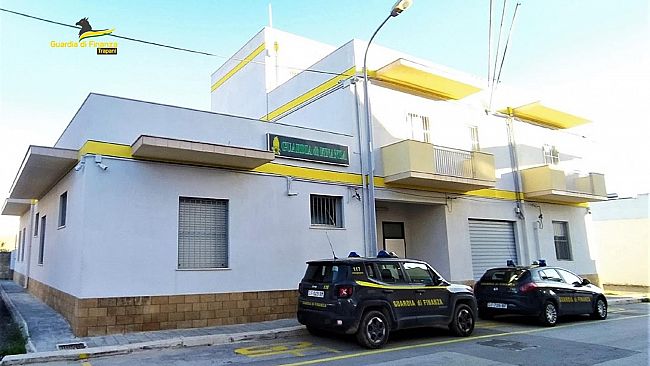 Mazara, avrebbero simulato cessione di farmaci falsificando ricette. Indagati farmacista e collaboratrice