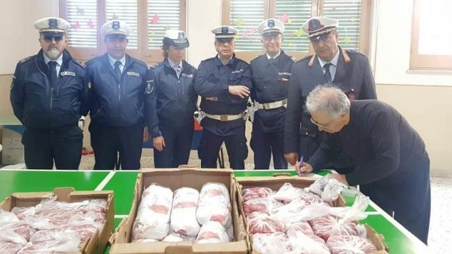Mazara, la Polizia Municipale dona 75 kg di carne sequestrata