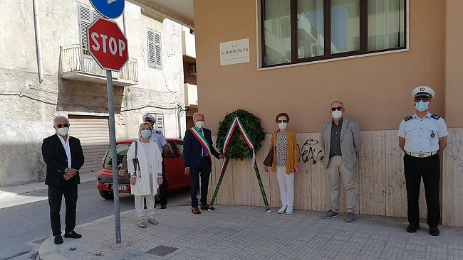 Marsala, Festa della repubblica: l’Amministrazione Di Girolamo ha desposto una corona d’alloro in memoria dell’on. Francesco De Vita