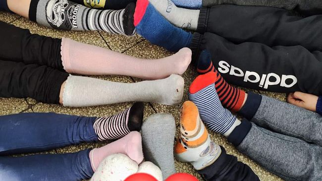 Diversità è bellezza. All’IC Radice Pappalardo Giornata dei calzini spaiati