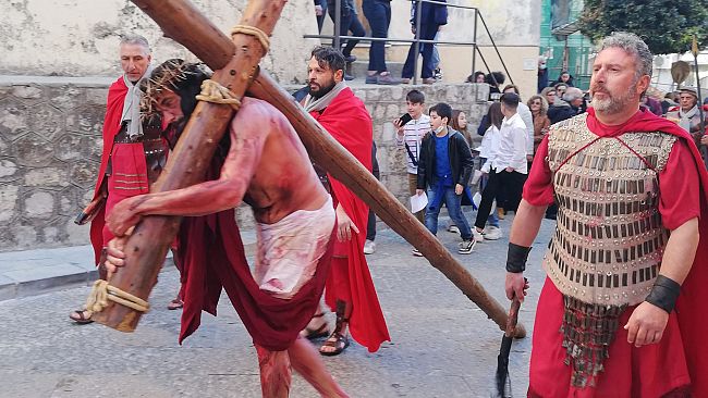 “Un po’ di scuola”. Usi e costumi: Le tradizioni insegnate ai ragazzi