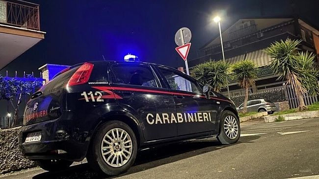 Fuga pericolosa a Bagheria: 5 giovani fermati con 20 kg di hashish e arma da fuoco