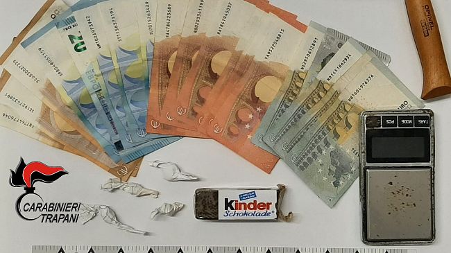 Spaccio di stupefacenti ad Alcamo, arrestato 18enne trovato in possesso di 5 dosi di hashish