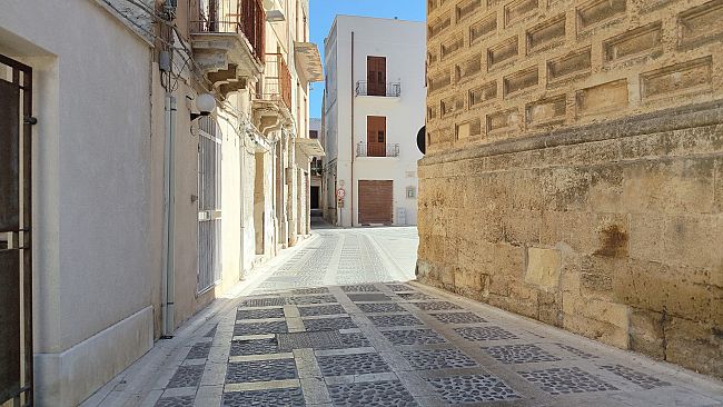 mazara-il-labirinto-del-centro-storico-visitatori-in-auto-disorientati