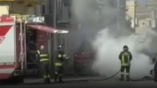 mazara-moto-in-fiamme-in-pieno-centro-paura-in-corso-diaz