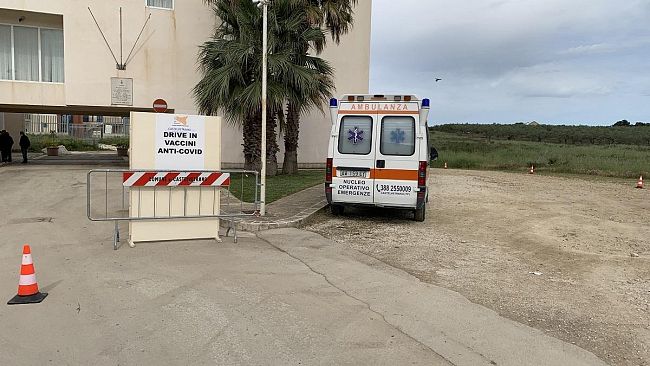 Tre giorni di vaccinazioni Drive in al Comune. Obiettivo i maturandi