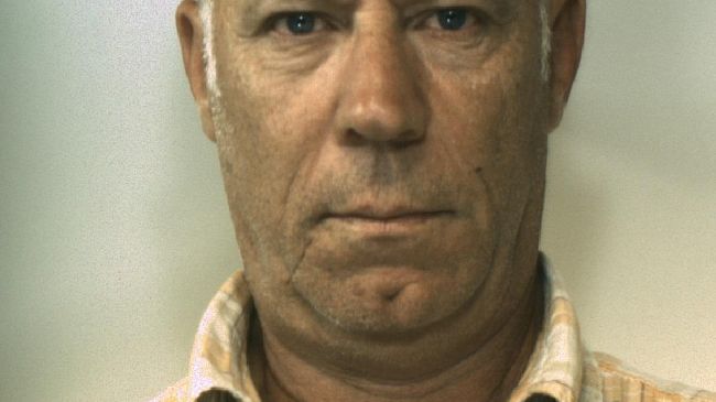 Spara su un’auto parcheggiata su strada: Arrestato