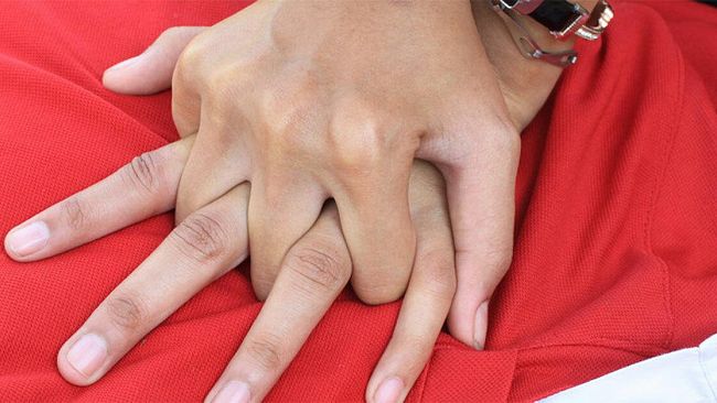 Trapani, uomo in arresto cardiaco viene soccorso da un passante
