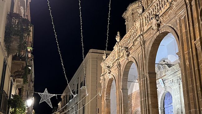 Natale 2022, al via affissione luminarie a Trapani