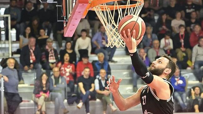 Montagne russe Trapani Shark, ma a Cento è vittoria