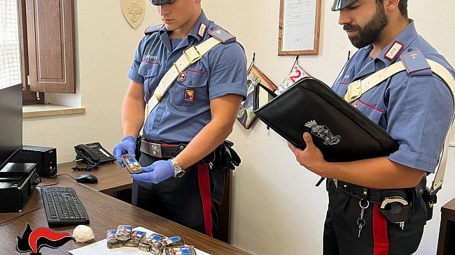 Droga nella valigia: arrestato 28enne trapanese a Pantelleria