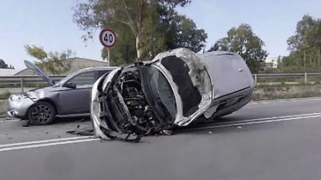 Scontro tra due auto e un'autocisterna sulla SS 115: traffico in tilt e paura all'ingresso di Sciacca