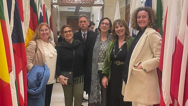 Barbara Vivona firma l'adesione del Comune di Castelvetrano alla Rete BELC “Building Europe with Local Councillors”