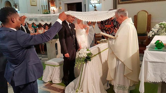 VIDEO – Mazara, matrimonio misto cristiano-musulmano. Sposi Soufien Zitoun e Giusy Acaro