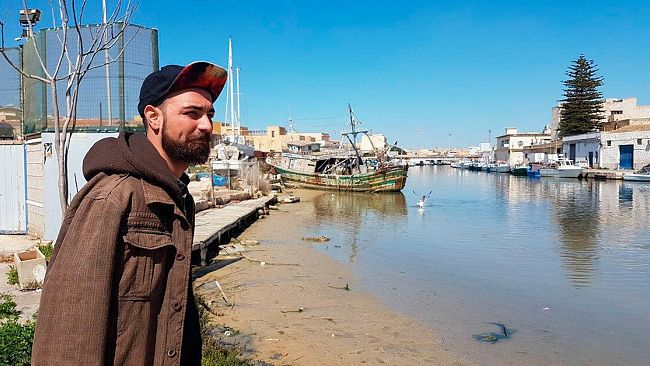 VIDEO – Mazara, cosa pensa un giovane sul porto canale insabbiato e nel degrado
