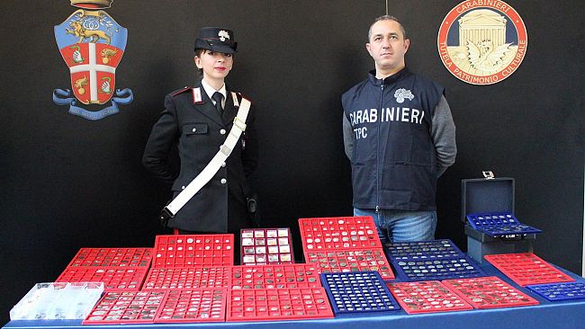 Carabinieri del Comando Tutela Patrimonio Culturale (TPC) hanno recuperato 7905 monete antiche, nonché 265 reperti archeologici di varie epoche e tipologie