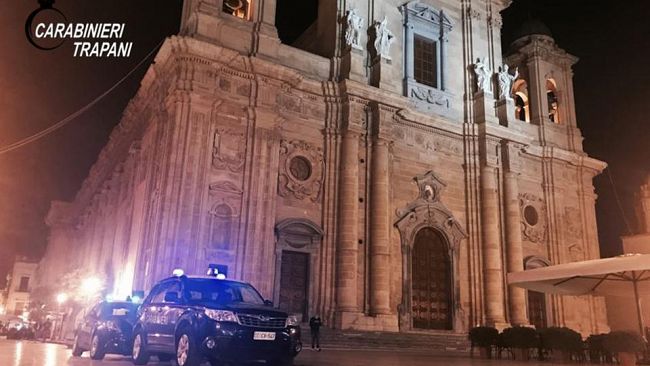 Marsala: i Carabinieri corrono in aiuto di una anziana sola con un neonato