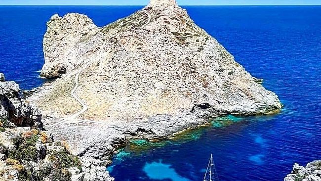 Aperto e fruibile tutti i giorni, con orario continuato, il Castello di Punta Troia a Marettimo