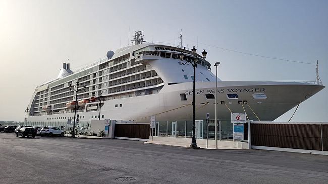 Trapani, al porto due navi da crociera da lusso 