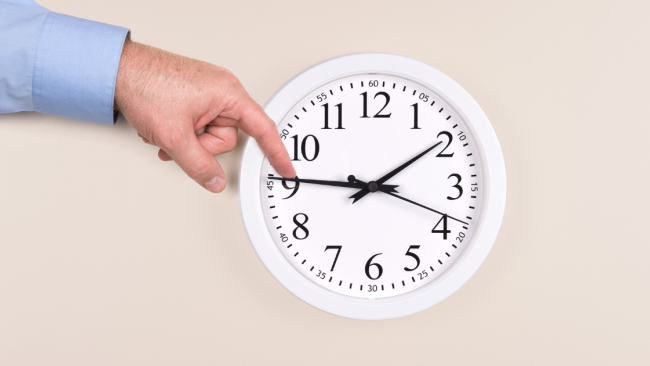 Torna l'ora solare: si dorme un'ora in più, ma le giornate si accorciano
