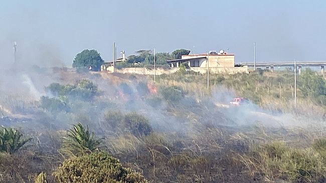 Mazara, grossi incendi in c/da Boccarena e zona Transinico. Evacuate alcune abitazioni