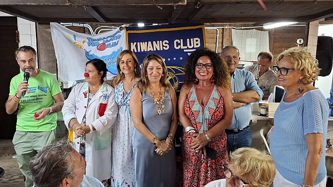 ​Erice, solidarietà giocando a burraco: donata sedia che consente bagno in mare a persone con disabilità