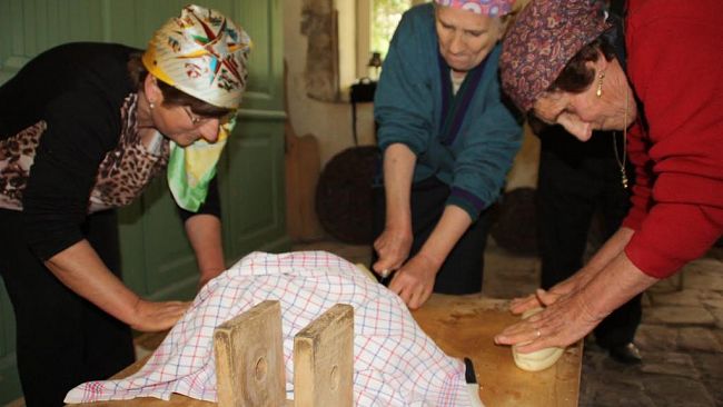 Lucia, Gina e Cuncittina, la magia di un giorno di pane