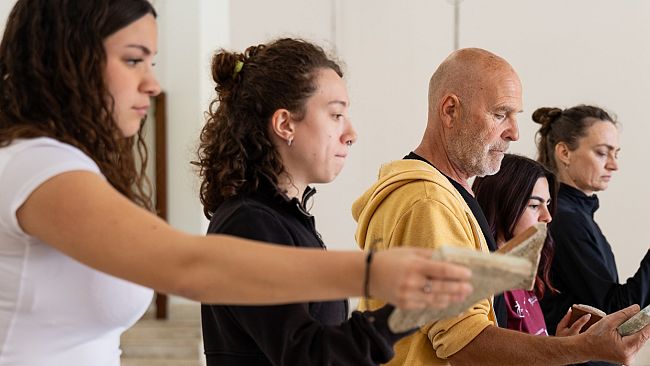gibellina-capitale-domani-virgilio-sieni-in-piazza-beuys-con-cerimonia