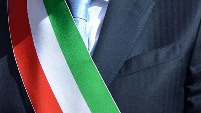 Aumentano gli stipendi dei deputati regionali e dei sindaci