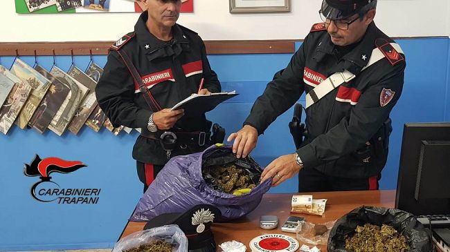 Trapani. Controlli dei Carabinieri: due arresti per droga ed uno per evasione