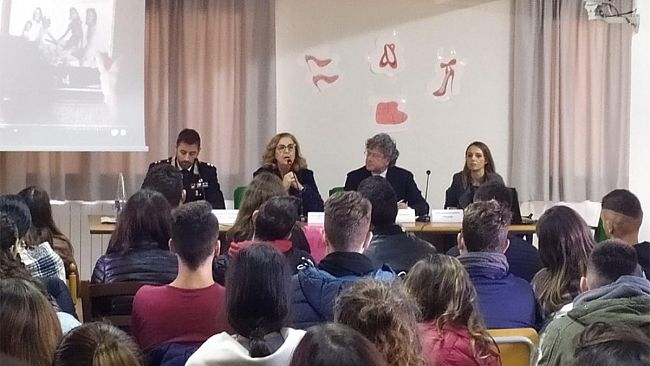 Mazara del Vallo: violenza di genere. a lezione di legalità con l’arma dei Carabinieri