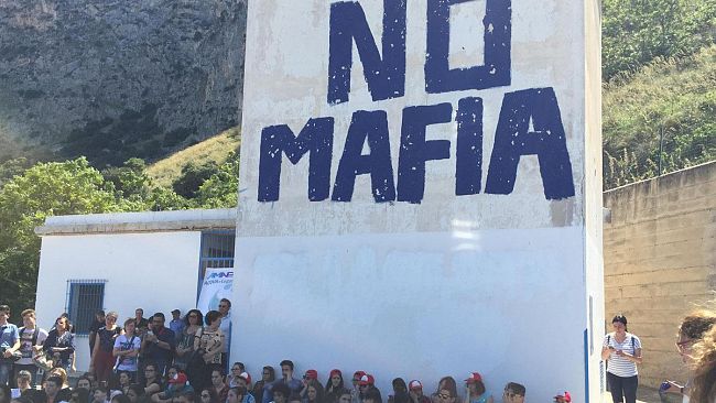 Mafia, all’alba operazione della Polizia. Da qualche giorno a Castelvetrano massiccia campagna antimafia sui social.