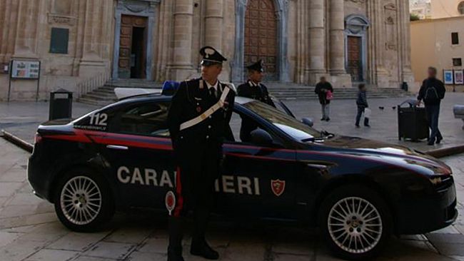 Marsala: sorpreso dai Carabinieri a cedere stupefacente dalla propria abitazione del centro storico. 42enne in manette