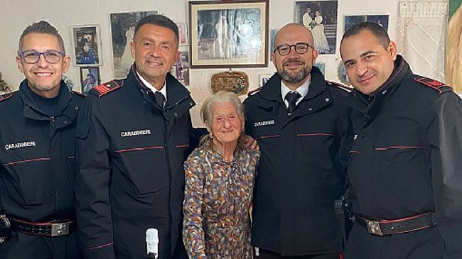 La Zia Rosina Di Favignana Compie 101 Anni E Festeggia Con I Carabinieri • Prima Pagina 