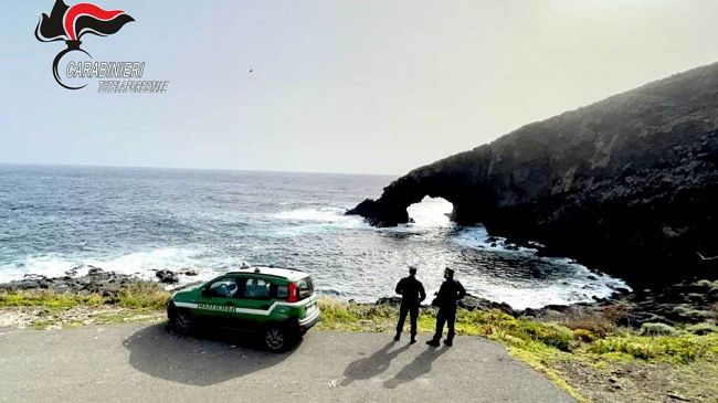 Pantelleria: piante esotiche in area protetta. Un denunciato