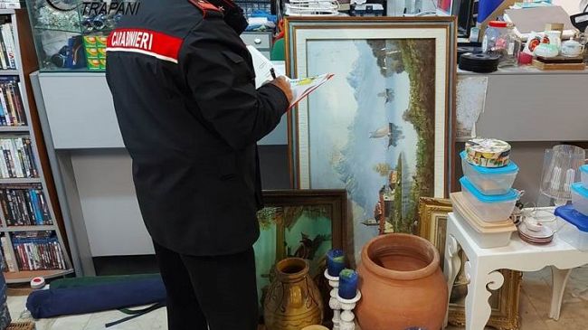 Petrosino, carabinieri trovano merce rubata in vendita al mercatino dell’usato