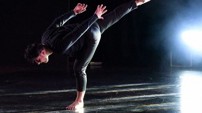 il-maestro-ciro-venosa-dirige-al-selinus-la-serata-dautore-gala-de-danse