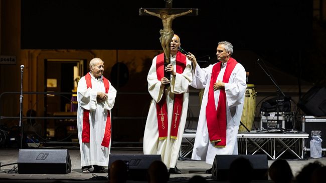 Favignana, pieno di turisti nella settimana della Festa del Santissimo Crocifisso