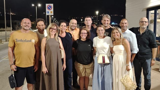 alcamo-la-5-a-programmatori-del-caruso-si-ritrova-dopo-30-anni-dal-diploma-0b8