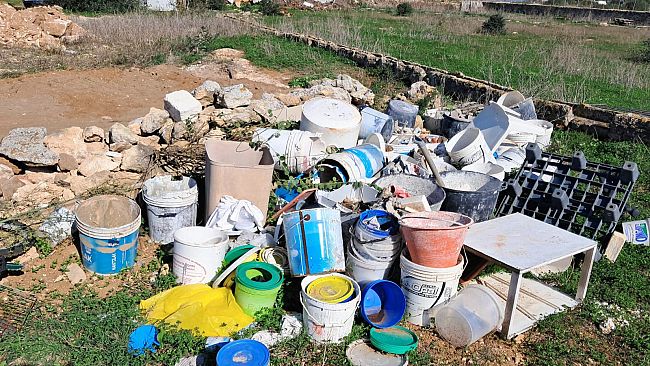 Scoperta discarica a cielo aperto a Favignana: denunciato un uomo di 62 anni