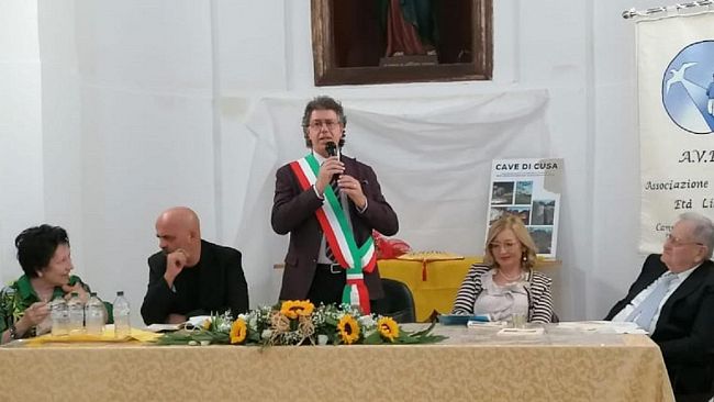 Pubblico interessato alla presentazione dell’ultimo libro di Gino Manzo