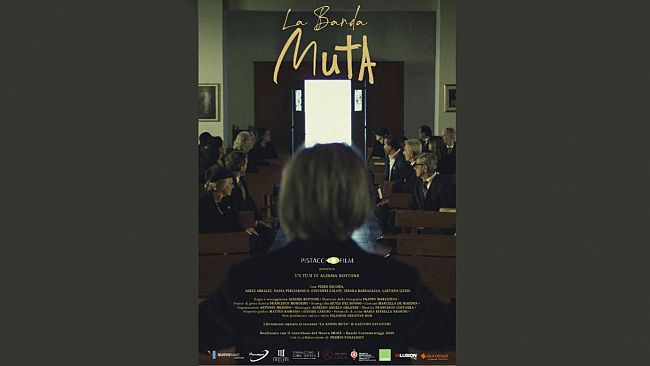 Dalla Sicilia degli anni ’30 ai funerali social: il film “La banda muta” di Alessia Bottone