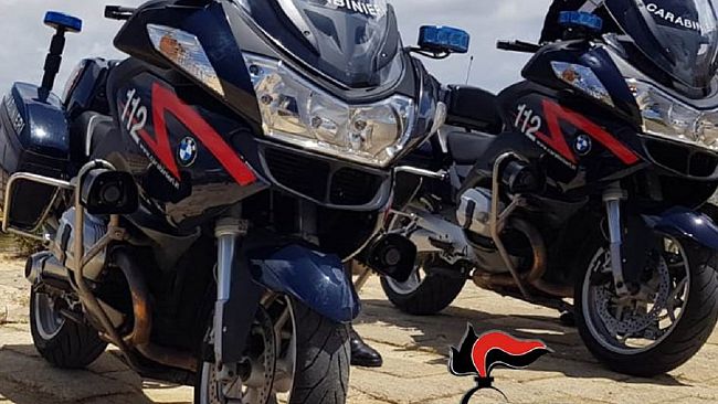 Senza patente, assicurazione e con la droga non si ferma all’alt dei Carabinieri