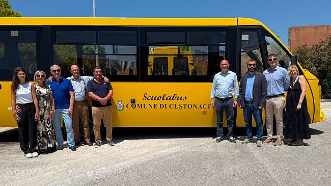 ​Custonaci riceve il nuovo scuolabus comunale