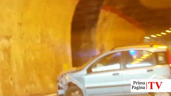 VIDEO – Incidente mortale sull’A29 in zona Capaci, vittima una donna di 54 anni. Le immagini