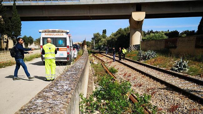 Mazara, uomo investito dal treno, probabile suicidio