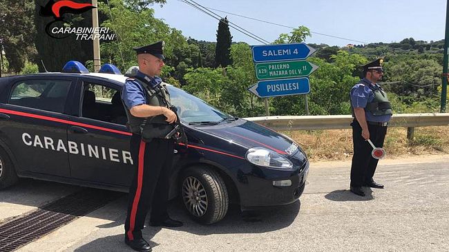 Salemi, sorpreso uomo sul motorino agli arresti domiciliari: arrestato dai Carabinieri