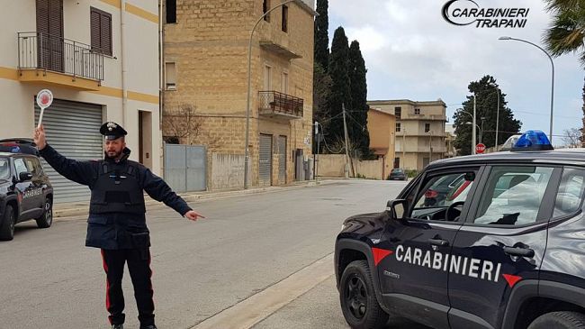 non-si-ferma-allalt-ad-un-posto-di-blocco-arrestato-19enne-trapanese